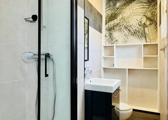 Sunset Centre Apartment *